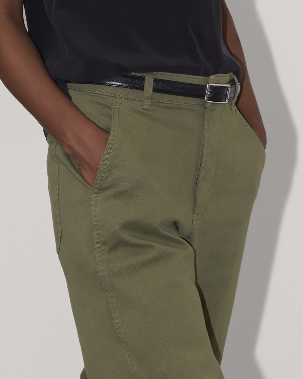 The Utility Curve Pant in Kalamata — detail view