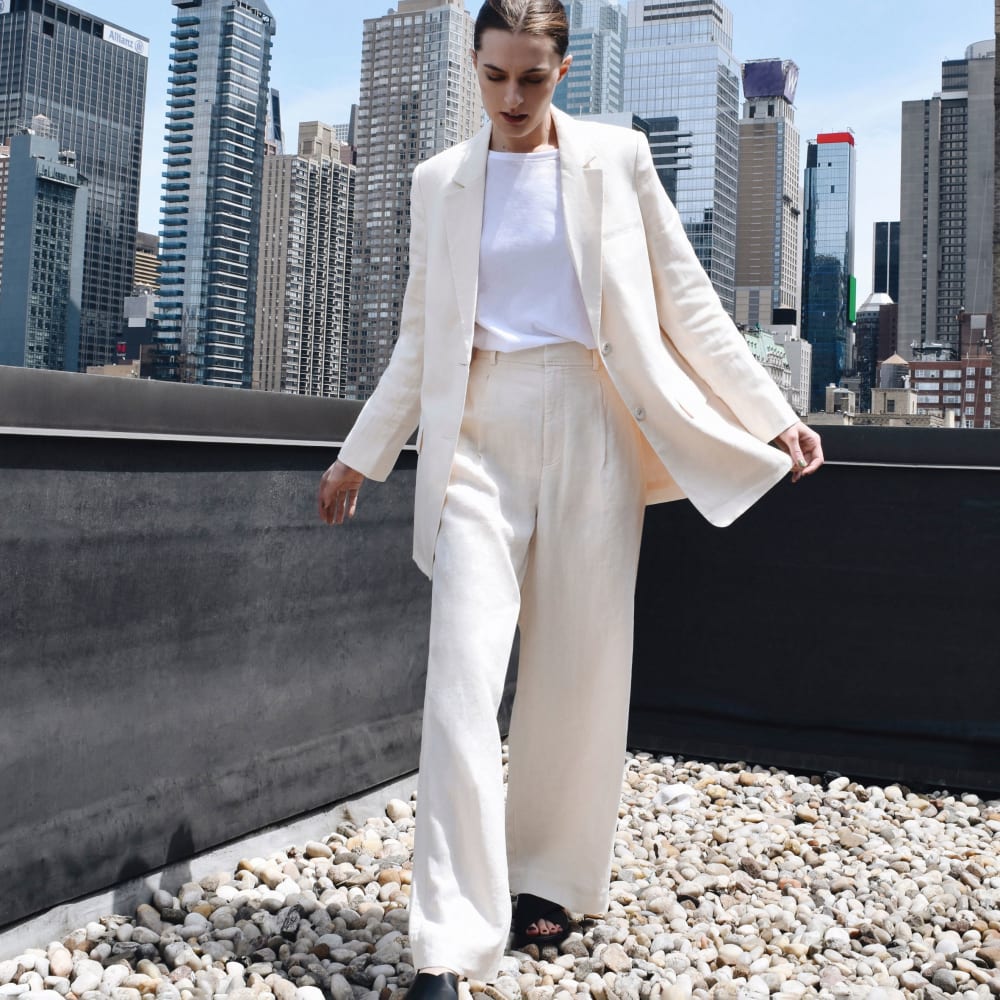 The Oversized Blazer in Linen in Canvas — detail view
