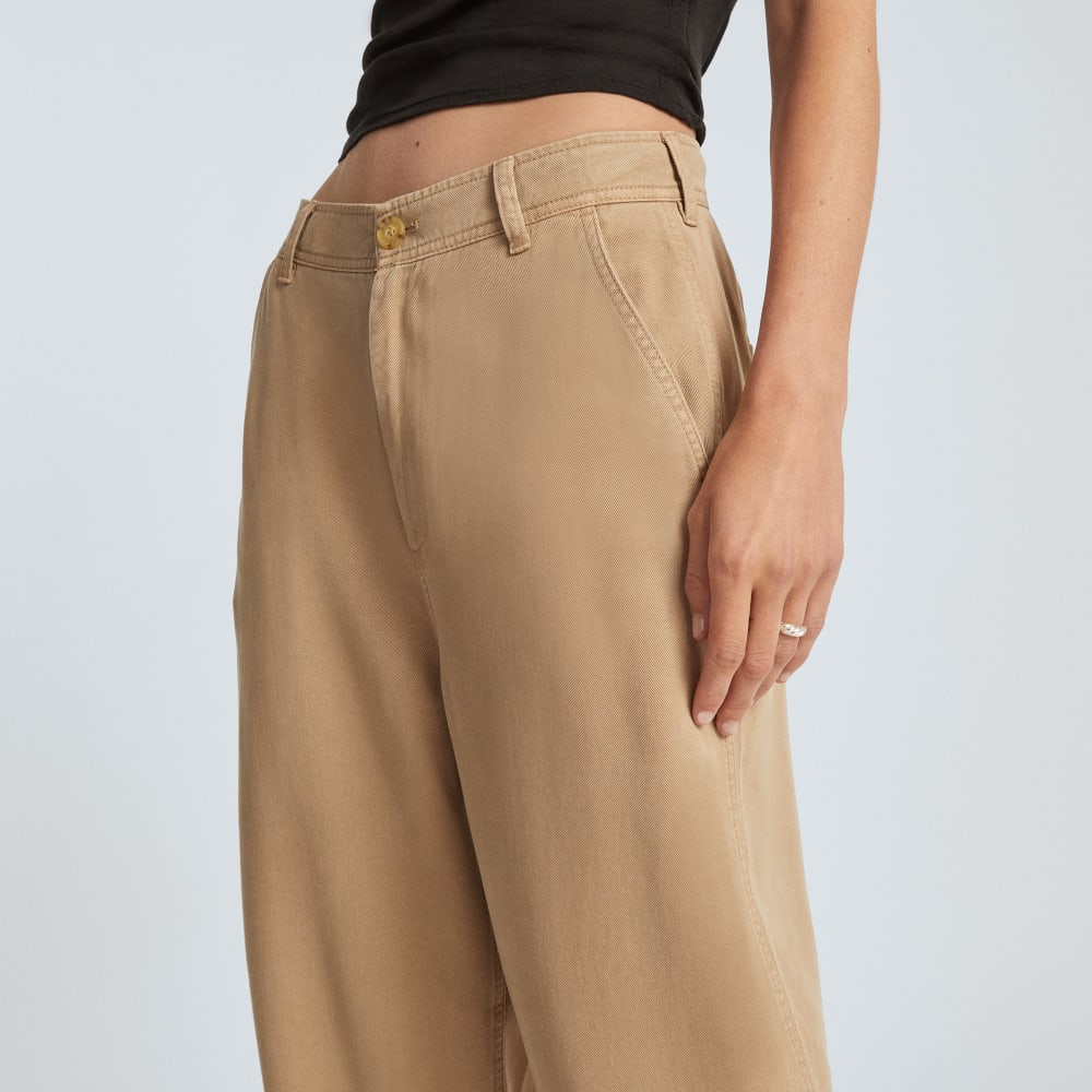 The Chino in Buttersoft in Dark Khaki — detail view