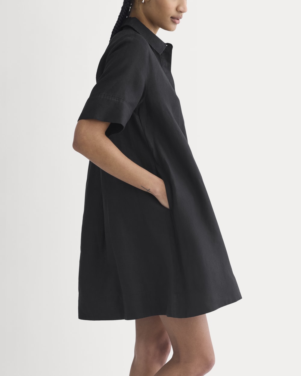 Mini Popover Shirtdress in Linen in Black — detail view