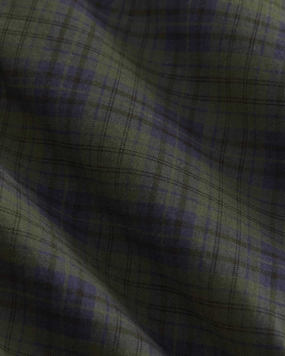 Everyday Shirt in Silky Cotton in Duffle Bag Plaid — detail view