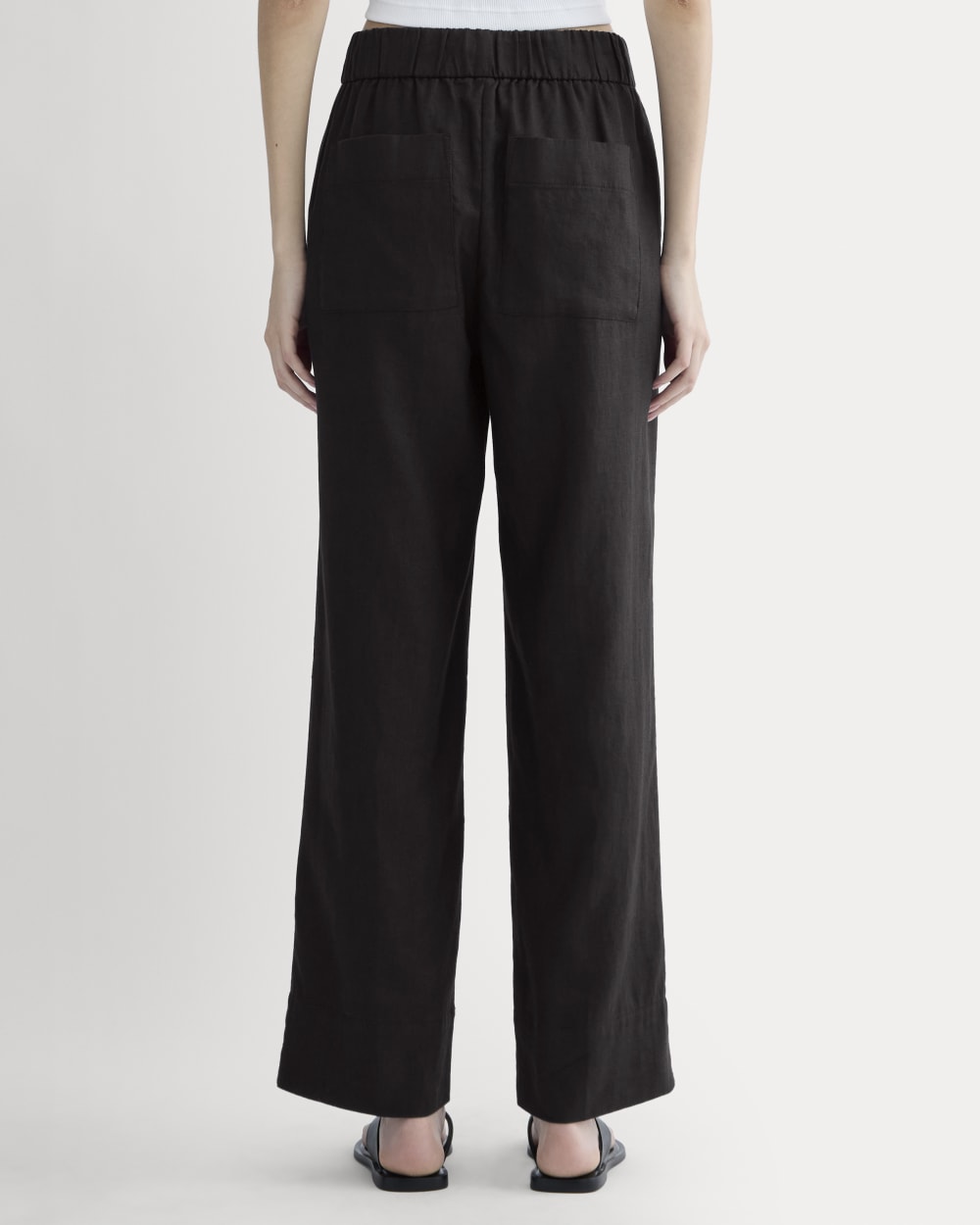 The Linen Easy Pant in Black — detail view