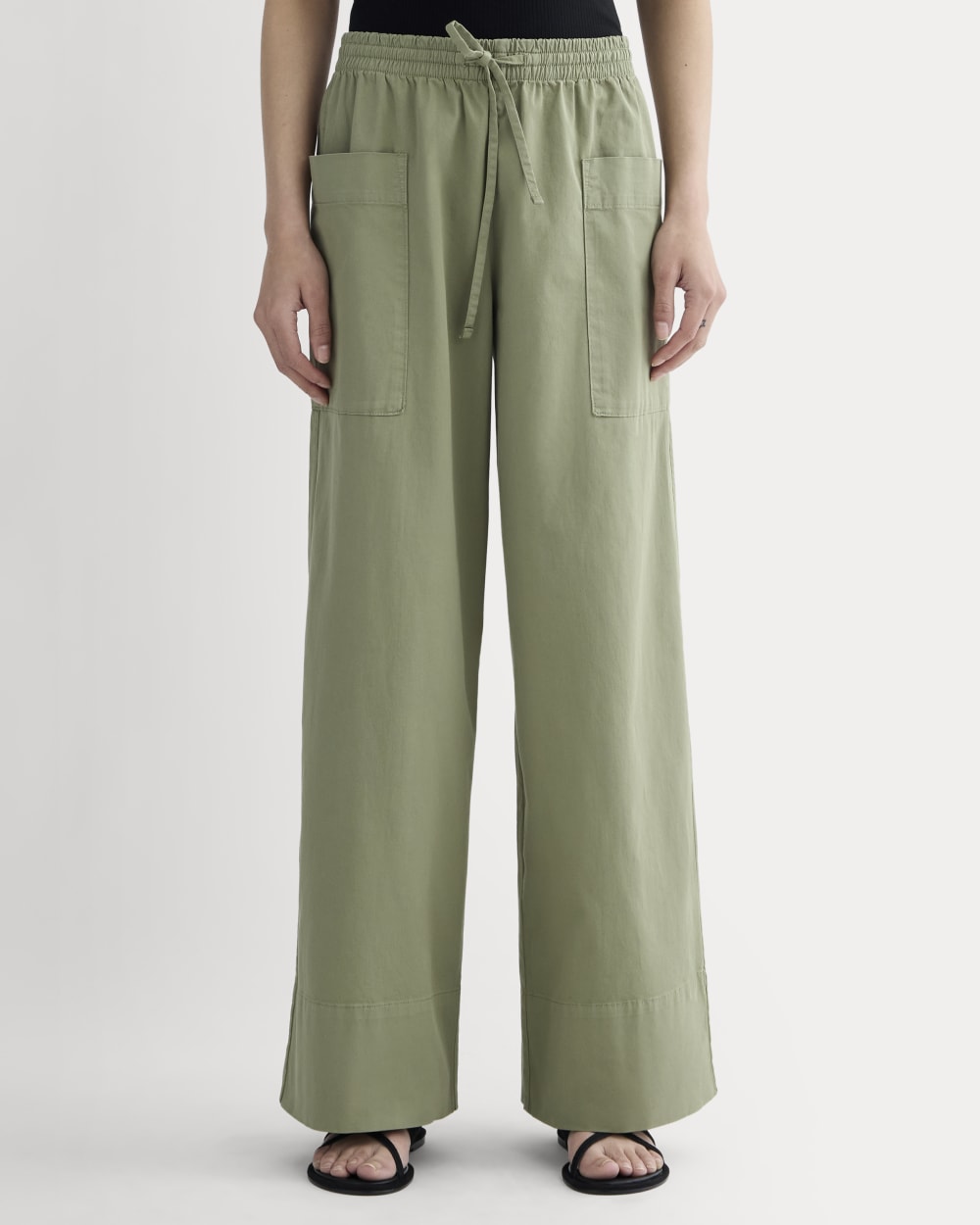 The Easy Cargo Pant in Sagebrush — detail view