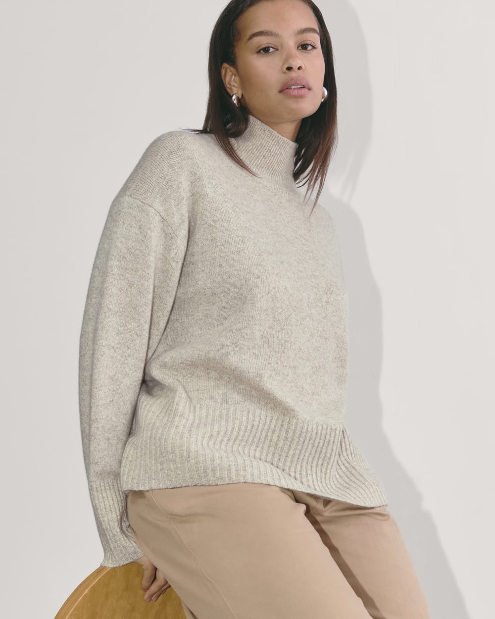 The Boxy Turtleneck in Cashmere in Canvas — detail view