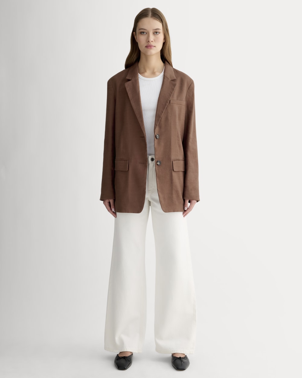 The Oversized Blazer in Stretch Linen in Cedarwood — detail view