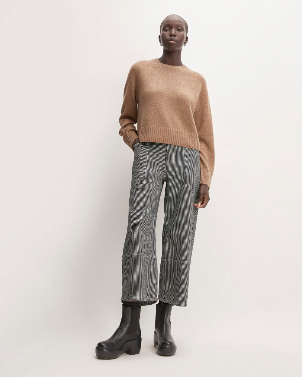 The Boxy Crew in Cashmere in Heathered Woodsmoke — detail view
