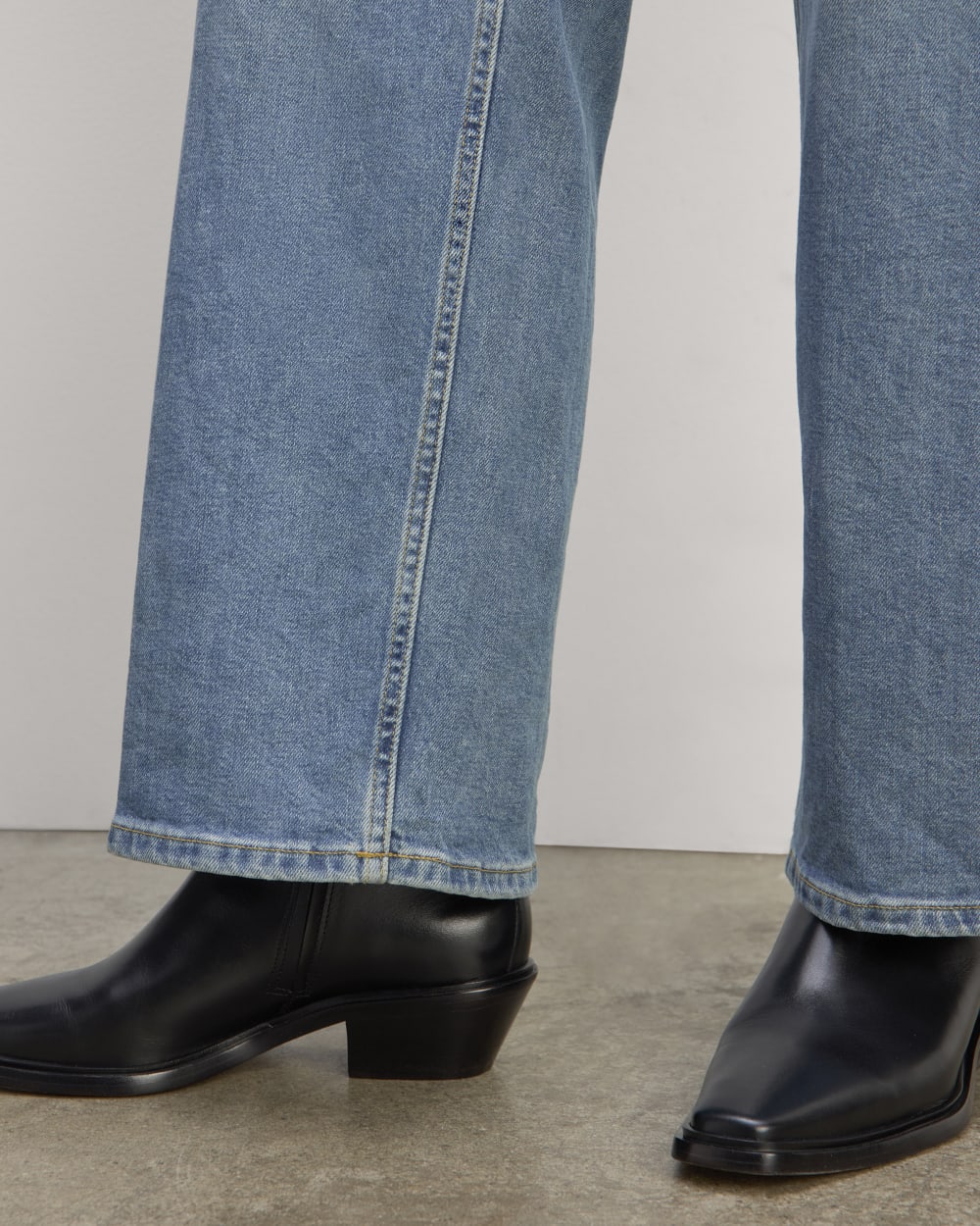 The '70s Wide Jean in Vintage Light Indigo — detail view