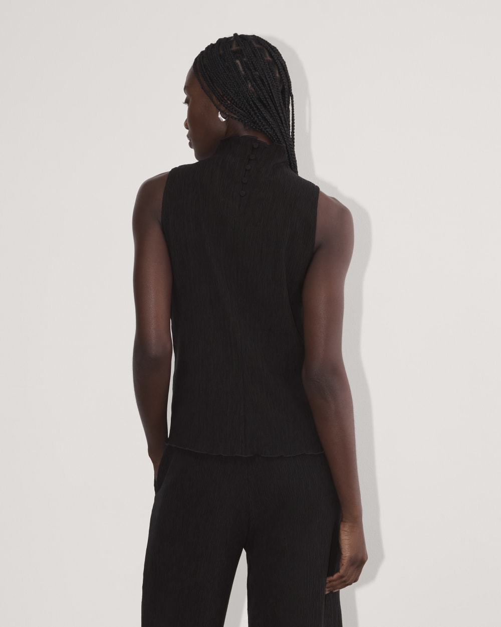The Crinkle Tank in Black — detail view