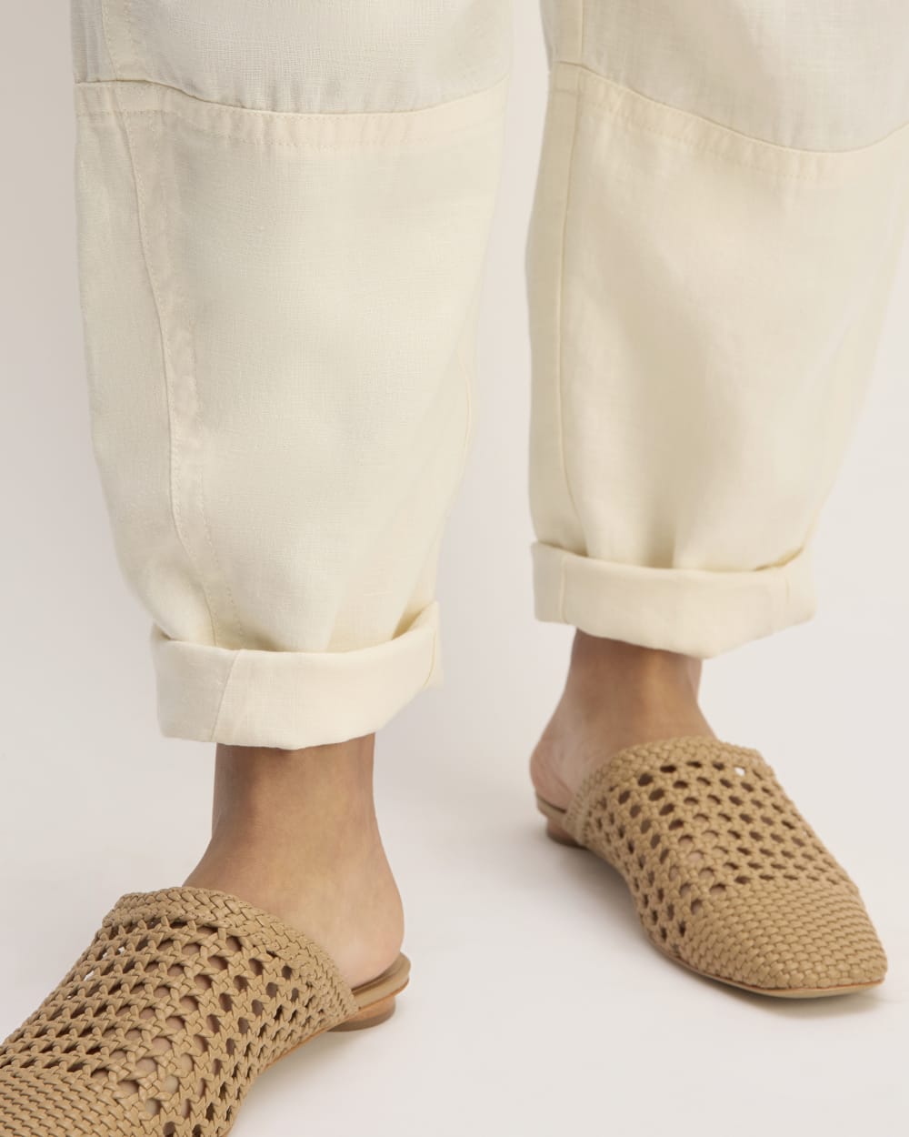 The Linen Pull-On Barrel Pant in Bone — detail view