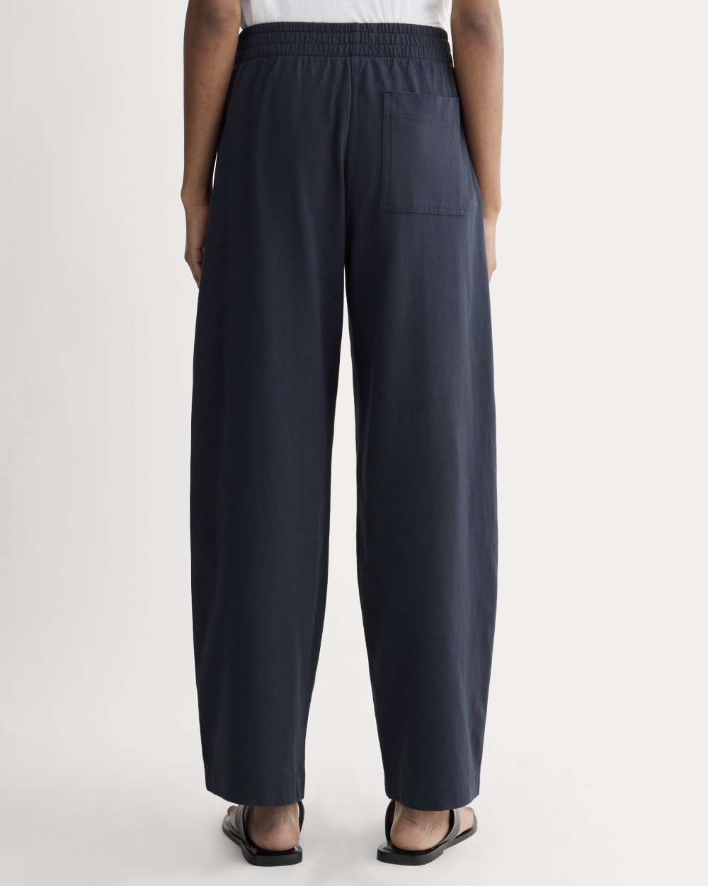 The Off-Duty Barrel Pant in Navy — detail view