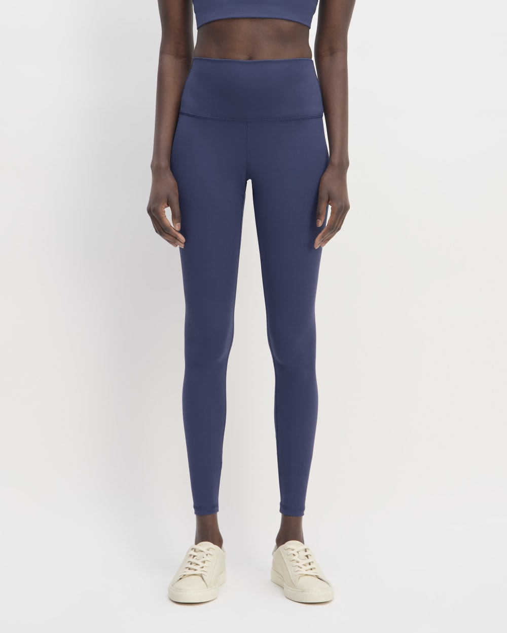 The Perform 24/7 Legging in Ocean Blue — detail view