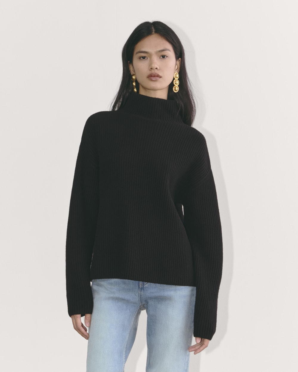 The Fisherman Turtleneck in Wool Cashmere in Black — front view