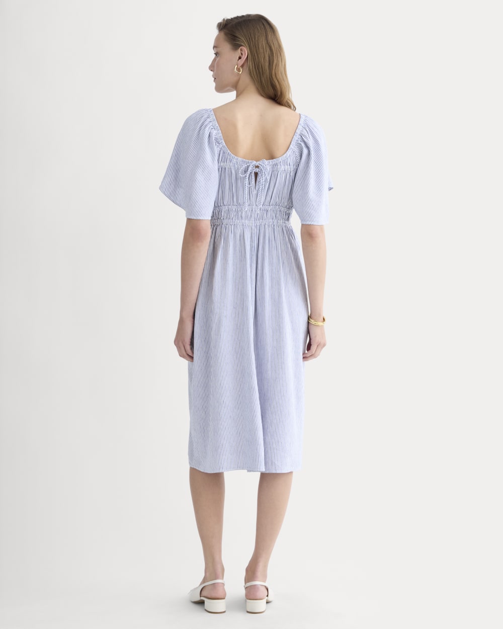 The Flutter-Sleeve Dress in Stretch Linen in White / Dutch Blue — detail view