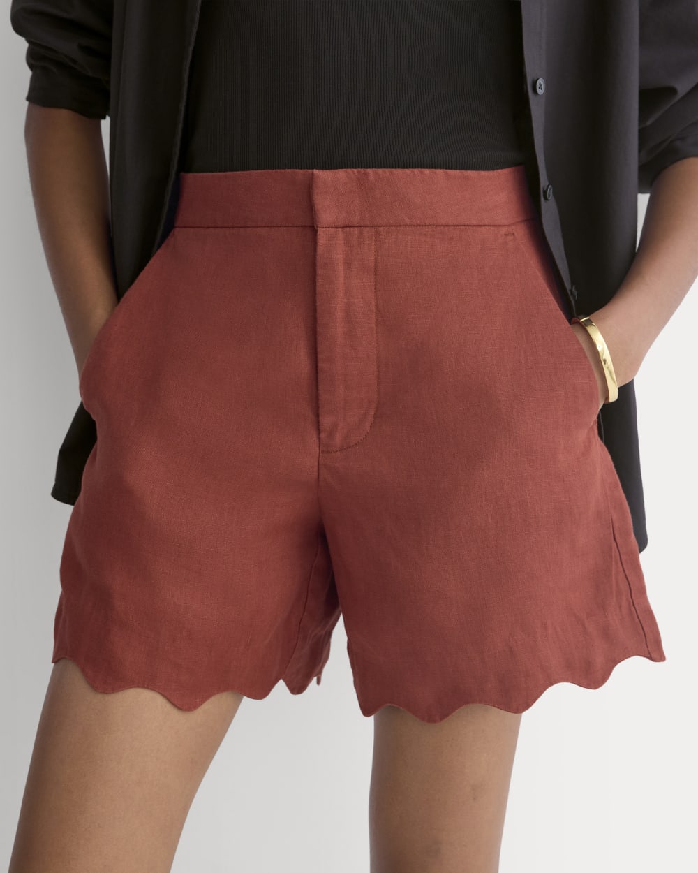 Scalloped Edge Short in Linen in Henna Red — detail view