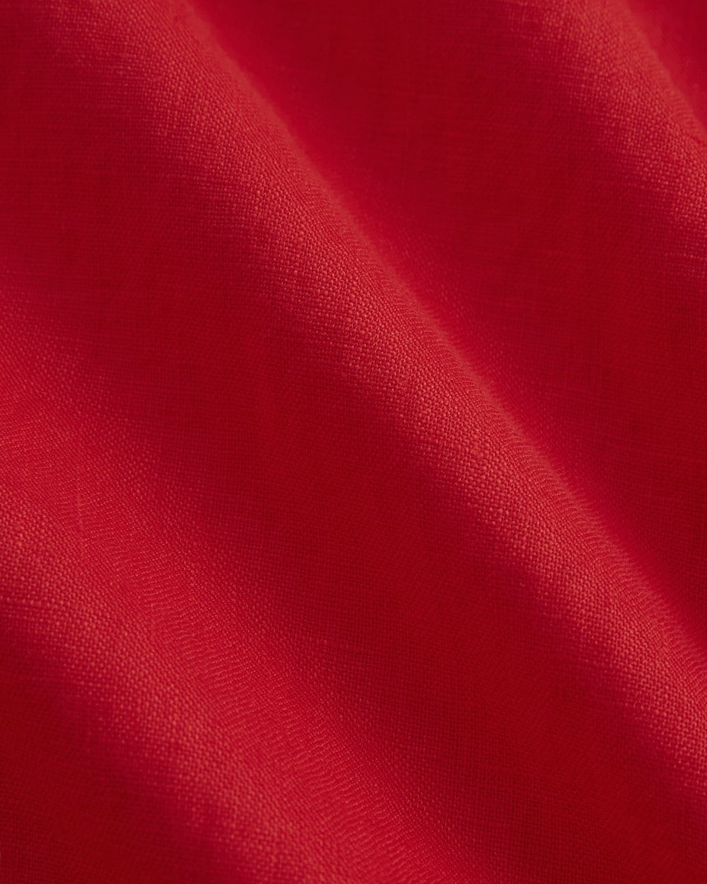 The Boxy Shirt in Linen in Fiery Red — detail view
