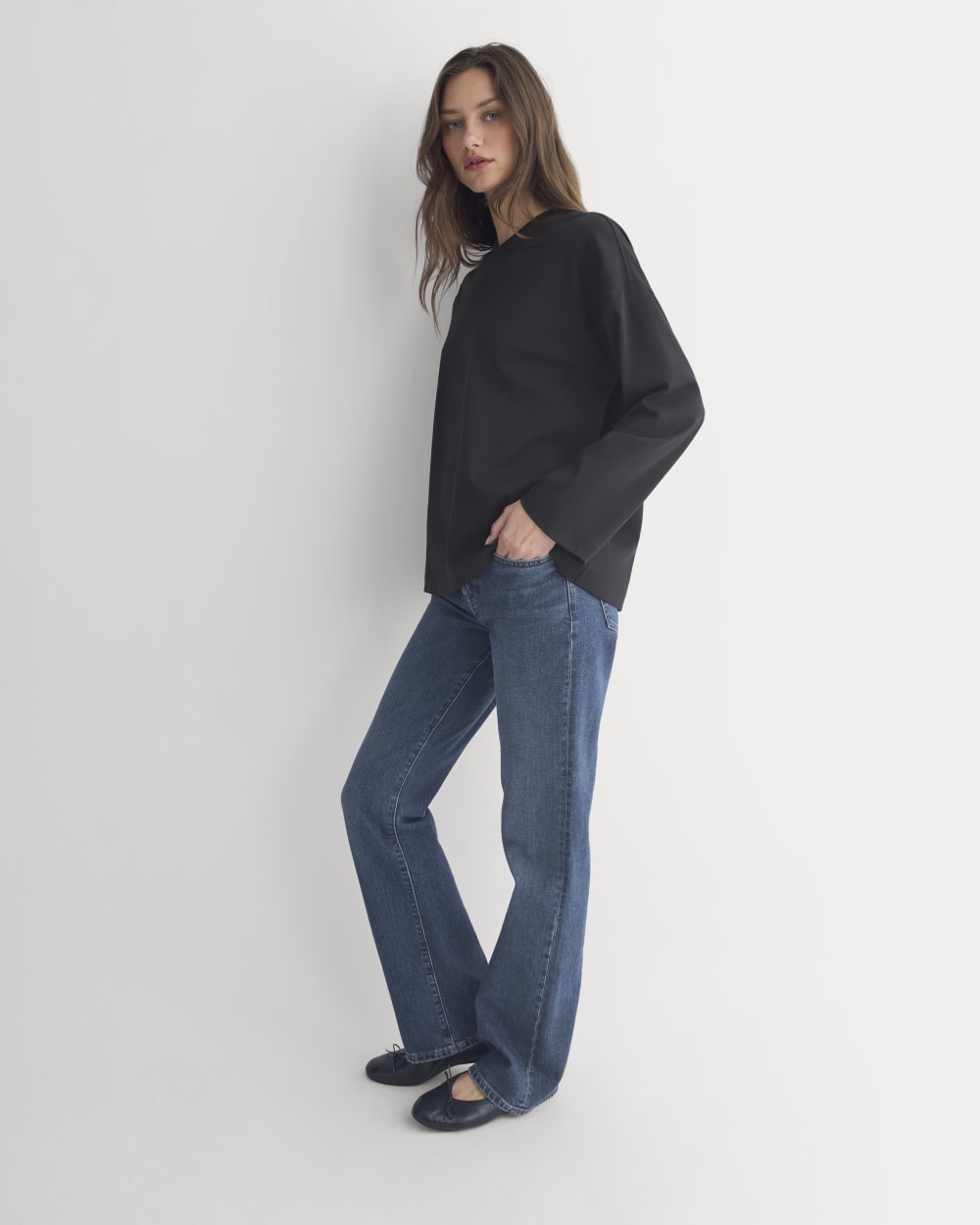 Retro V-Neck Jersey in Black — detail view