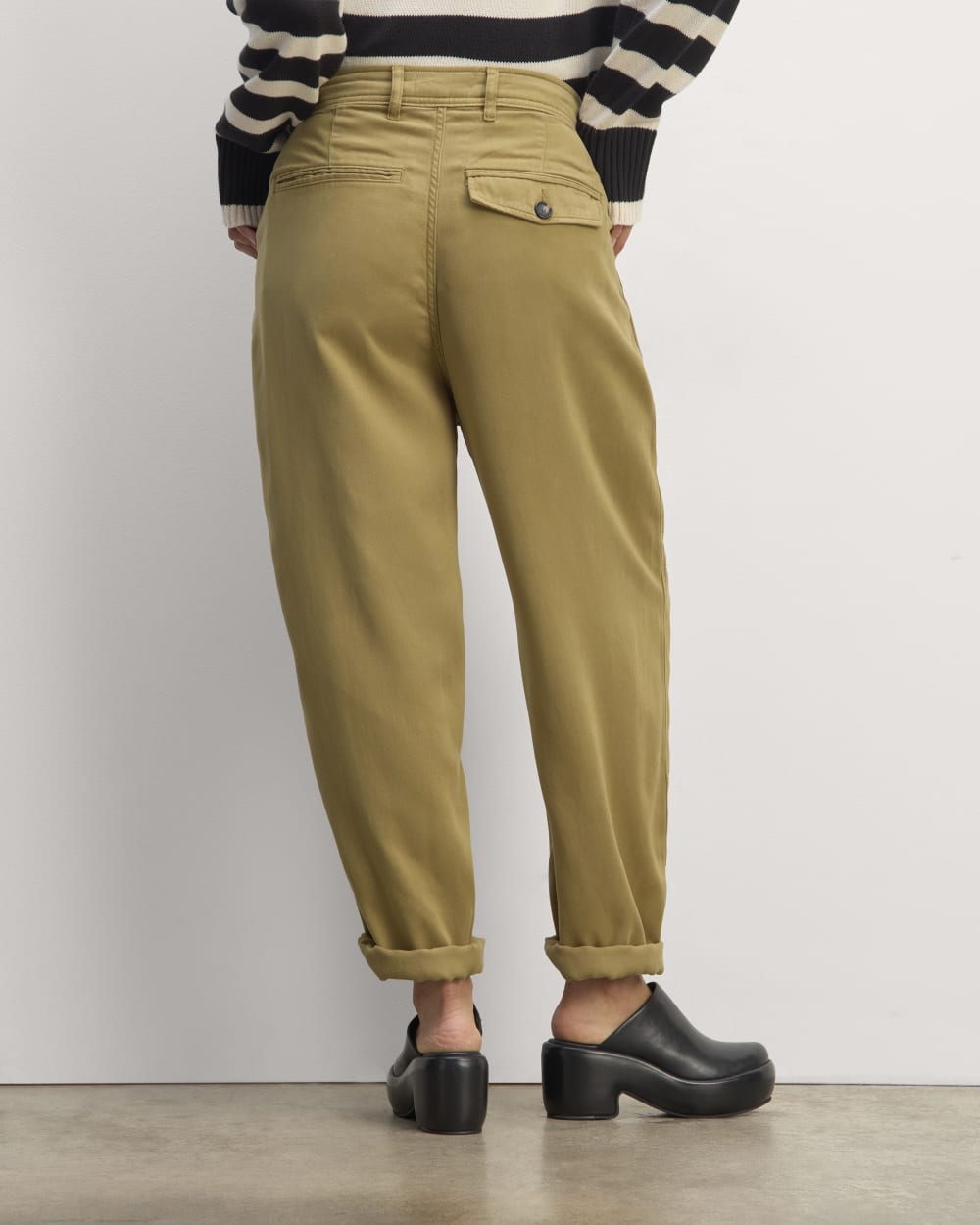 The Chino in Buttersoft in Fennel Seed — detail view