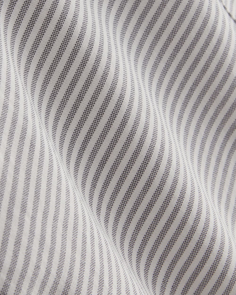 The Short-Sleeve Boxy Oxford in Charcoal / White — detail view