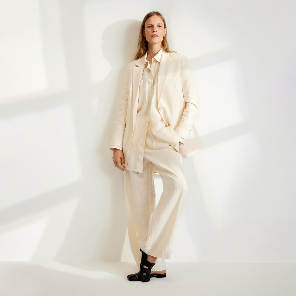 The Oversized Blazer in Linen in Canvas — detail view