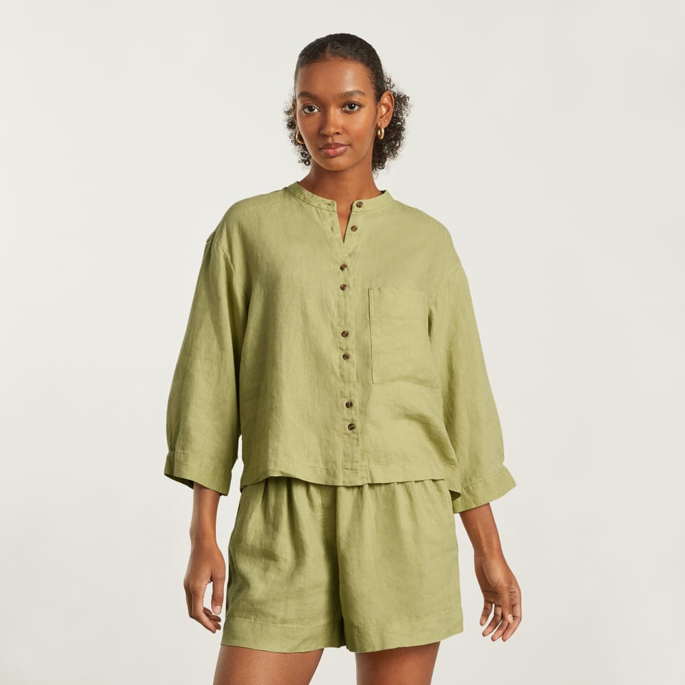 The Linen Billow Blouse in Leek — alternate view