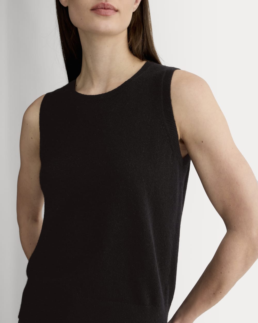 The Classic Tank in Cashmere in Black — detail view