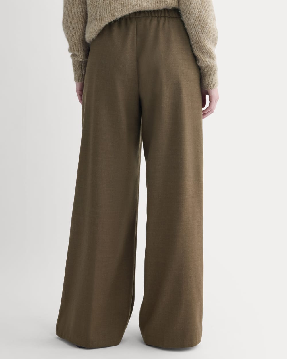 The Pull-On Trouser in Tailor Twill in Heathered Cocoa — detail view