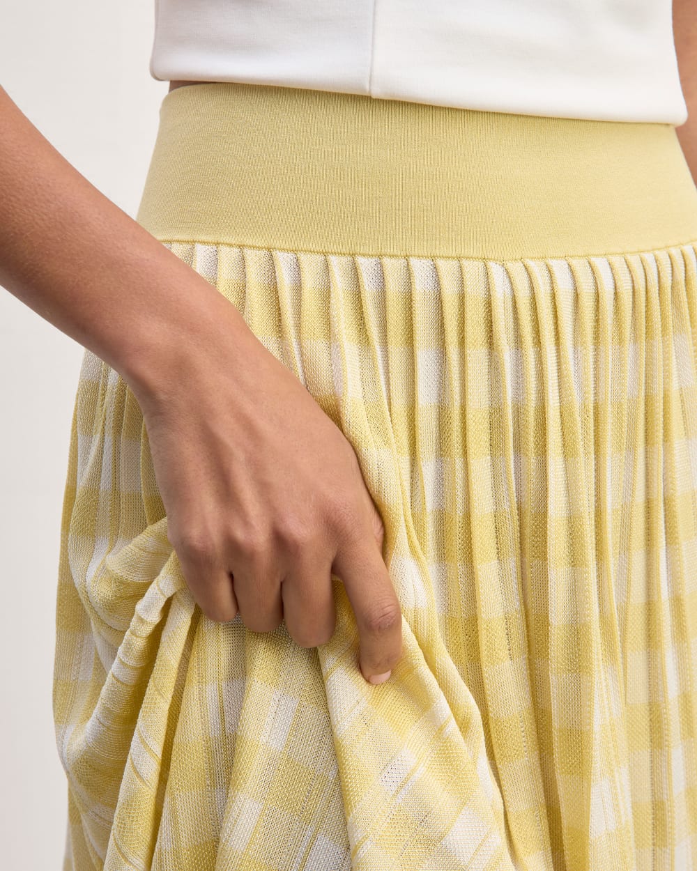 The Pleated Skirt in Bone / Parsnip Gingham — detail view