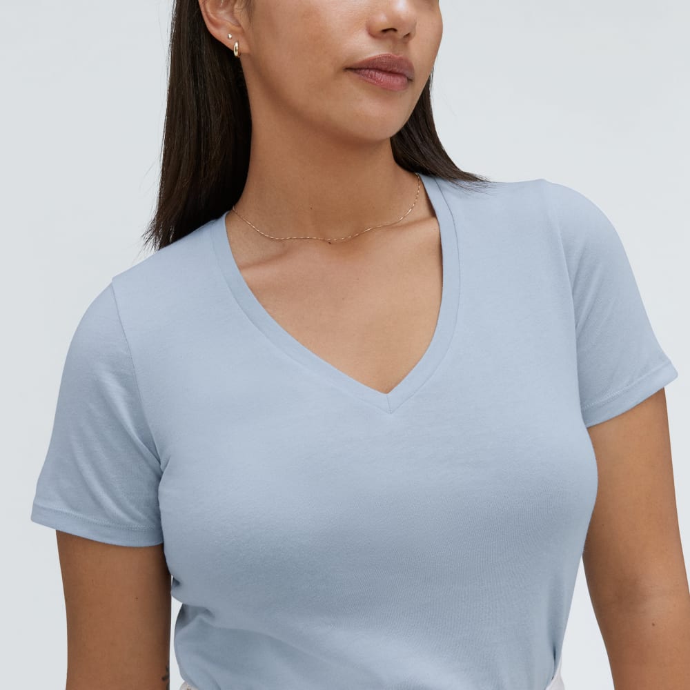 The Organic Cotton V-Neck in Mist — detail view
