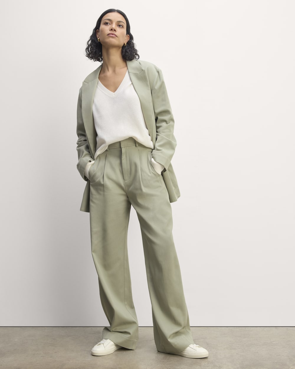 The Draper Pleated Pant in Buttersmooth in Seagrass — front view