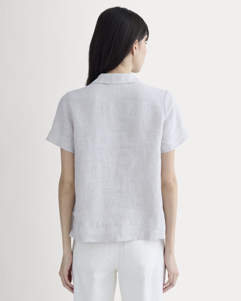 The Notch Shirt in Linen in Stone / White — detail view
