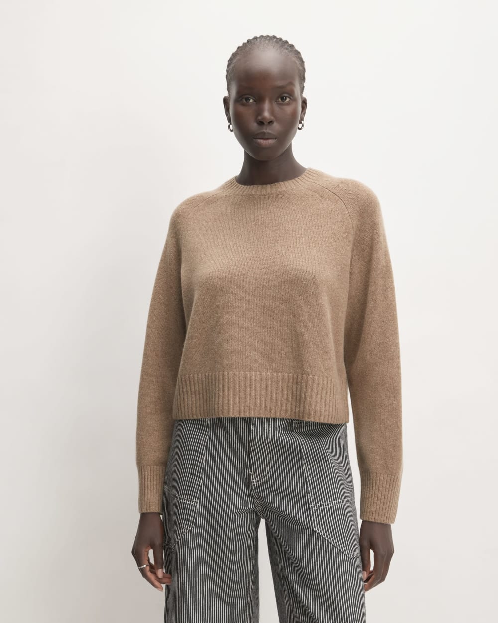 The Boxy Crew in Cashmere in Heathered Woodsmoke — front view