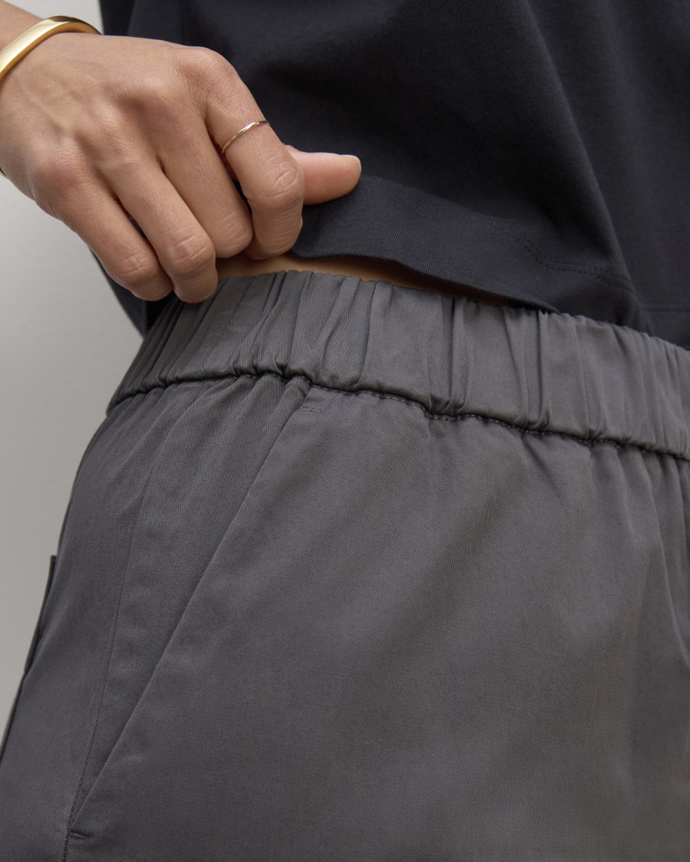 The Easy Pant in Graphite — detail view