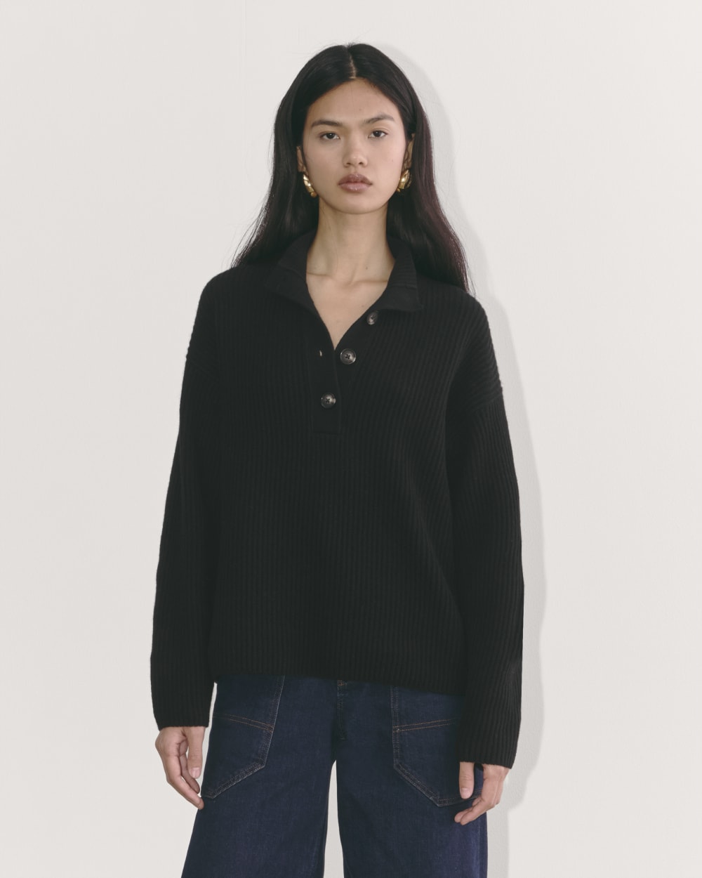The Cocoon Henley in Wool Cashmere in Black — front view