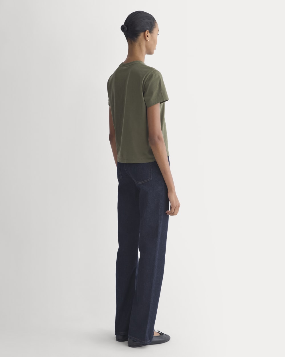 The Box-Cut Tee in Essential Cotton in Olive Night — detail view
