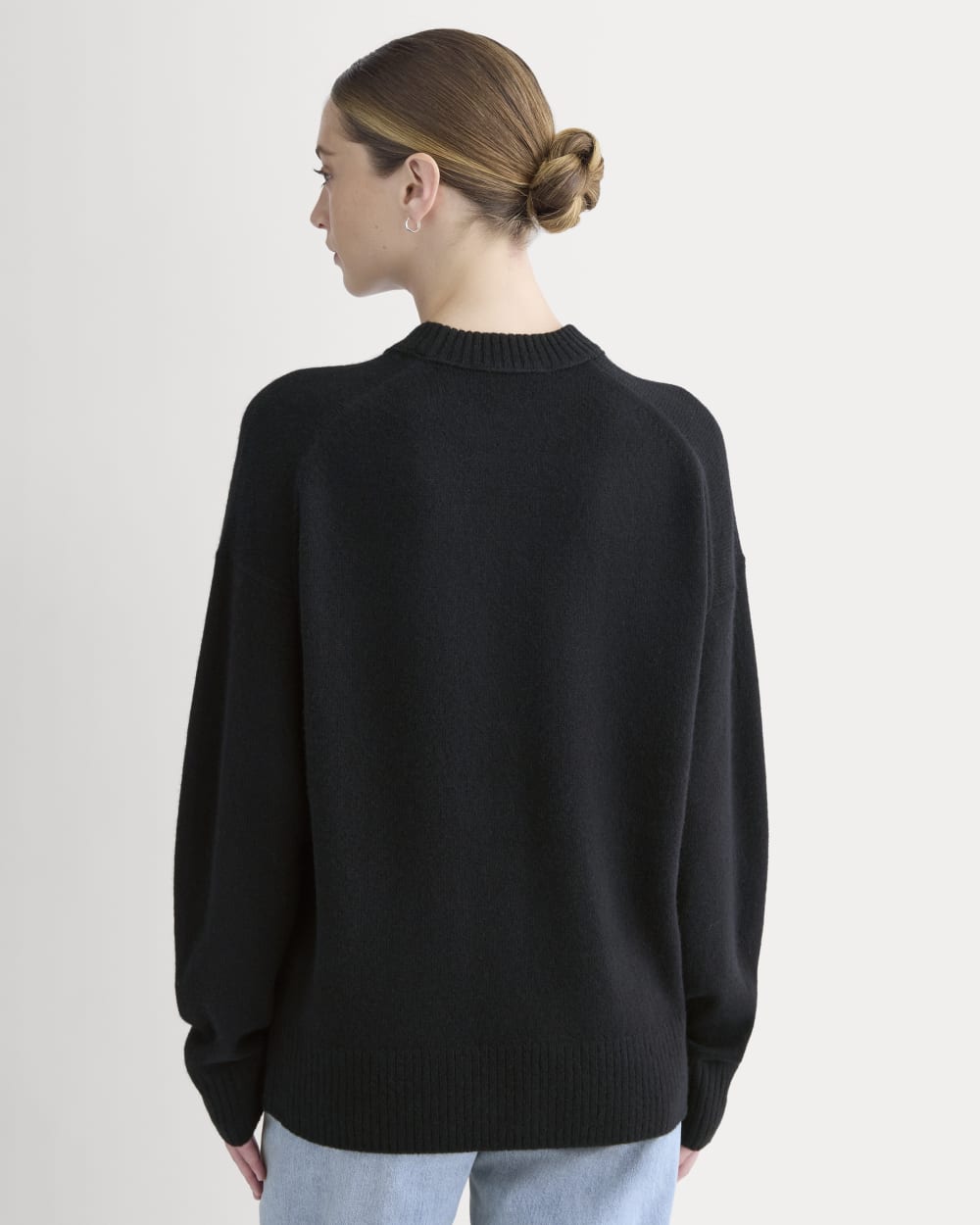 Cashmere Boyfriend Sweater in Black — detail view