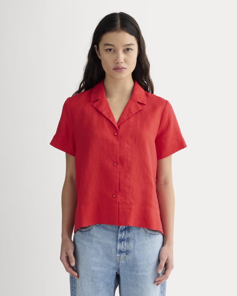 The Notch Shirt in Linen in Classic Red — front view