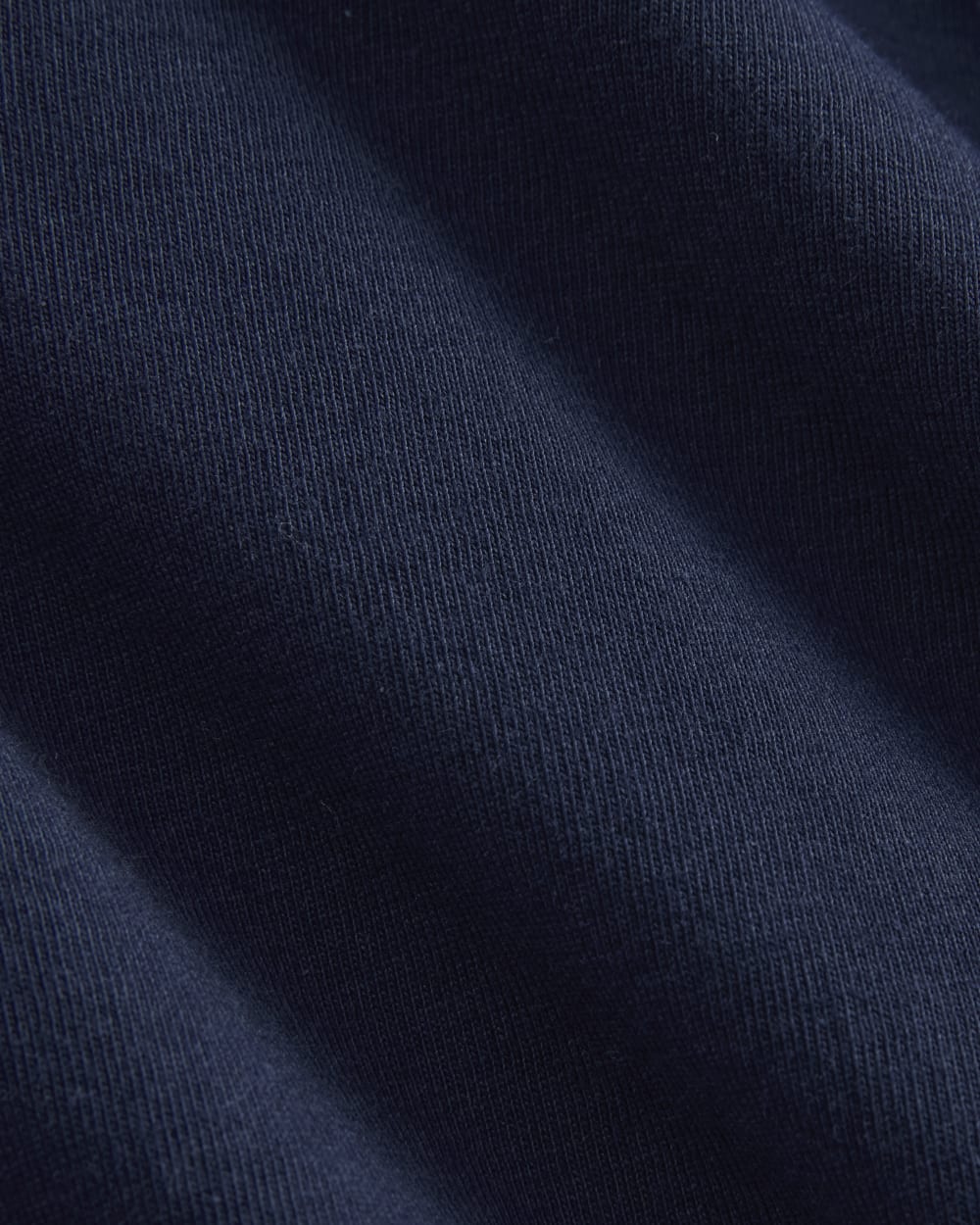 Button-Up Shirt in Essential Cotton in Navy — detail view