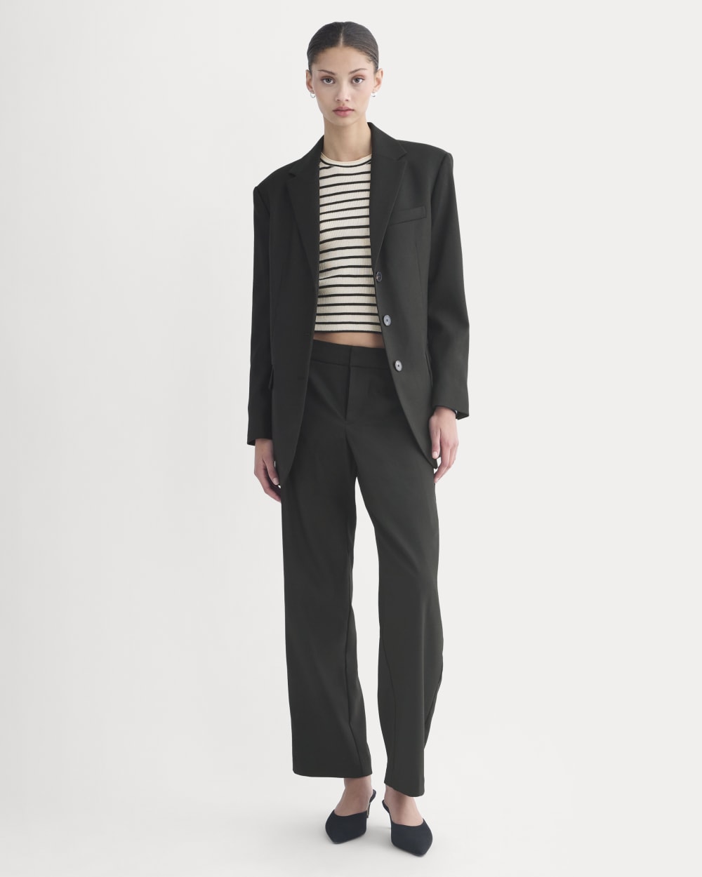 Straight-Leg Trouser in Tailor Twill in Black — front view