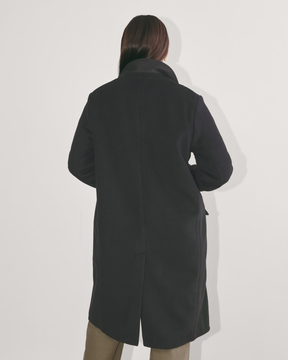 The Topcoat in Wool in Black — detail view