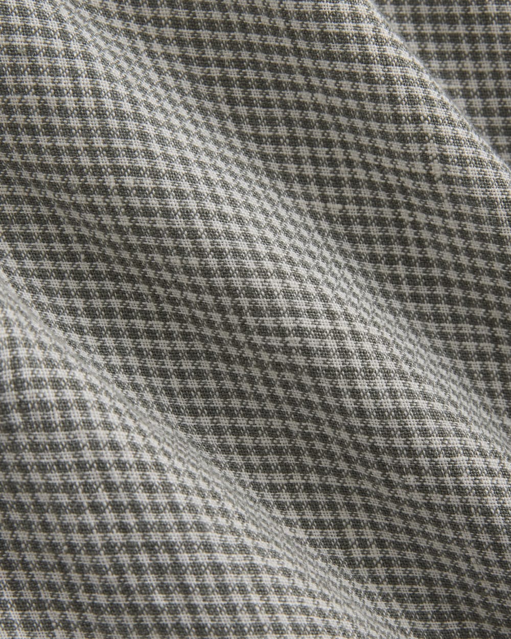 The Must-Have Shirt in Linen in Agave Green — detail view