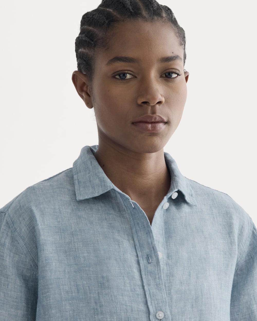The Must-Have Shirt in Linen in Chambray — detail view