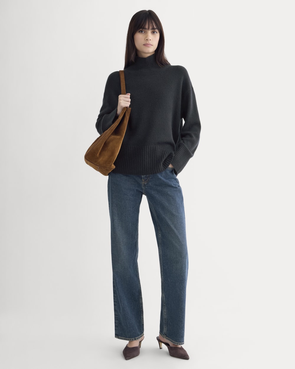 The Boxy Turtleneck in Cashmere in Navy — detail view