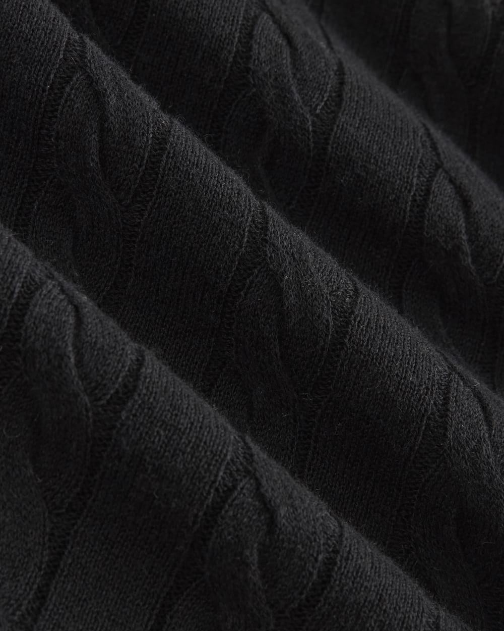 The Cable V-Neck in Cotton Cashmere in Black — detail view