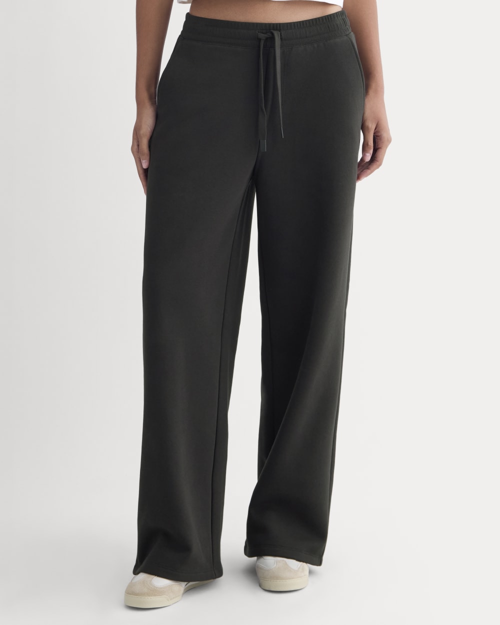 Luxe Fleece Wide-Leg Sweatpant in Black — detail view