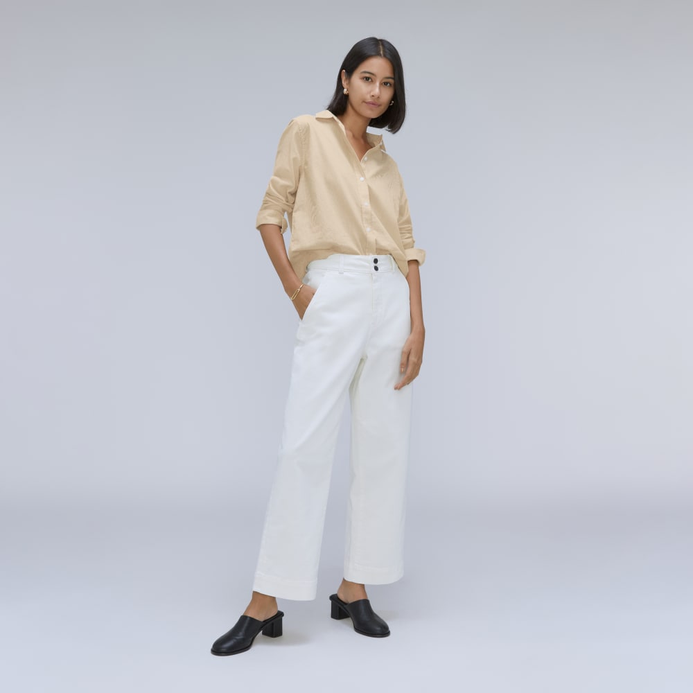 The Must-Have Shirt in Silky Cotton in Golden Palm / White — detail view