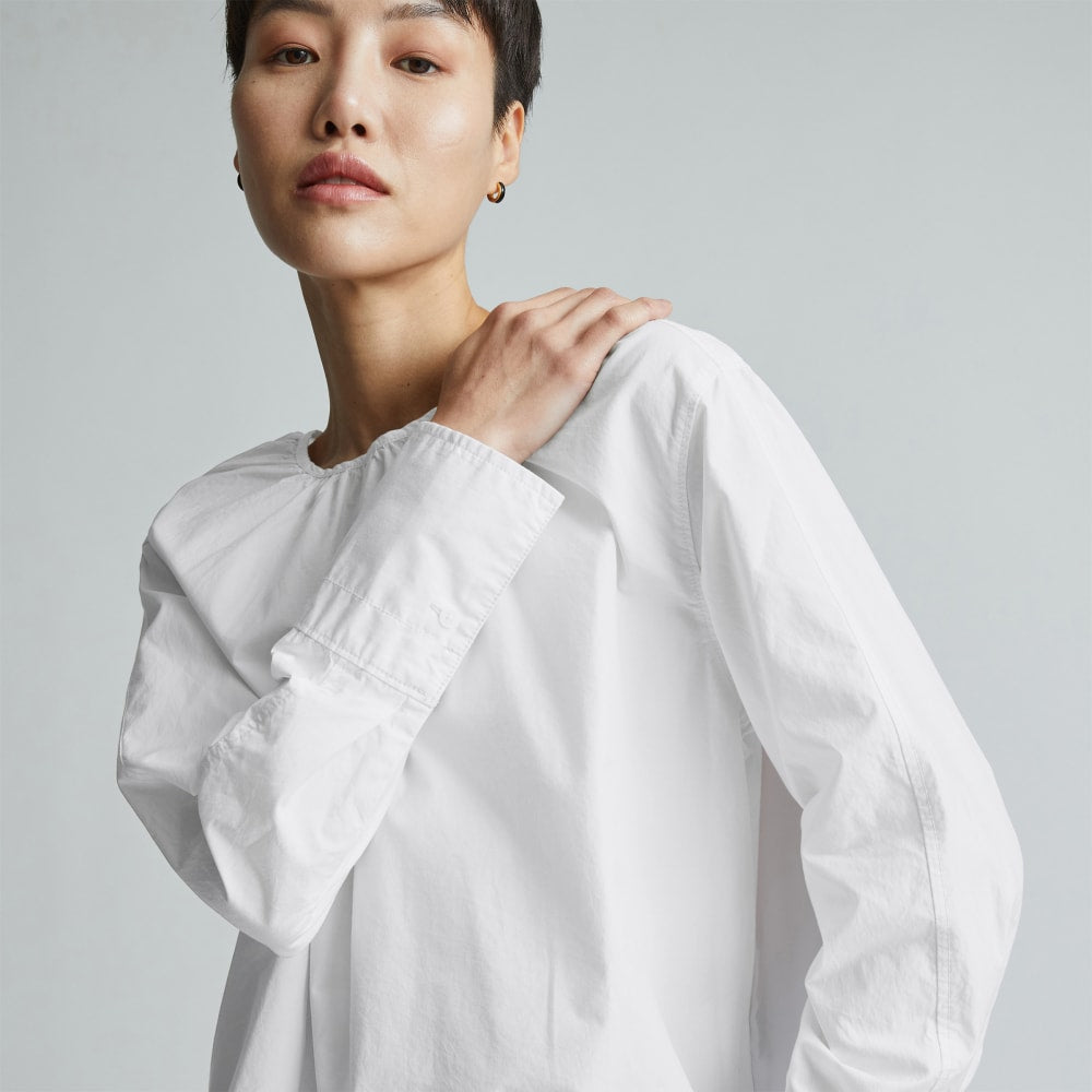 The Poplin Breeze Shirt in White — detail view