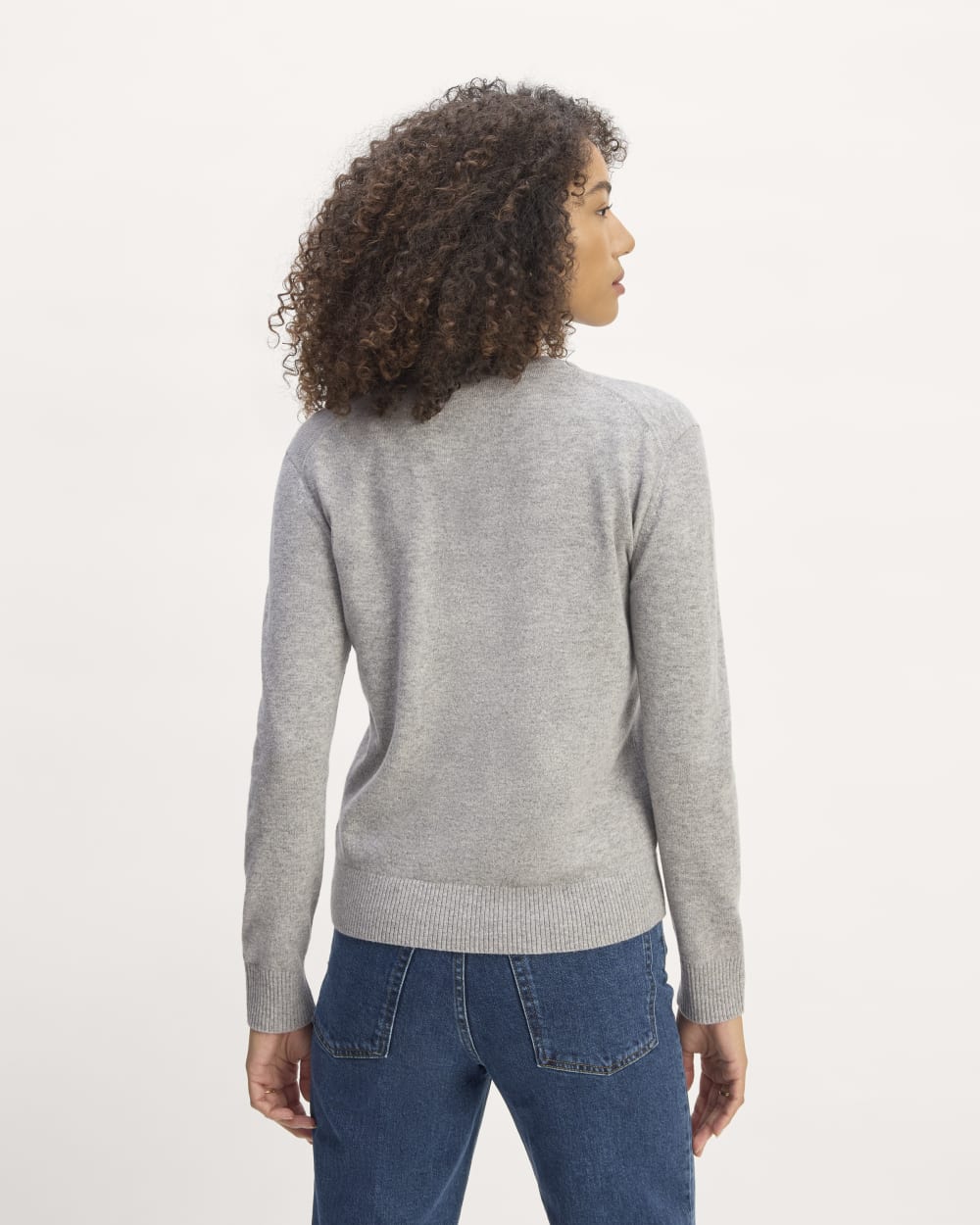 The Classic Crew in Cashmere in Light Heather Grey — detail view