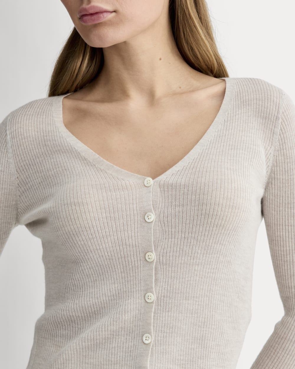 The Cardigan in Ultrasoft Merino in Heather Oatmeal — detail view