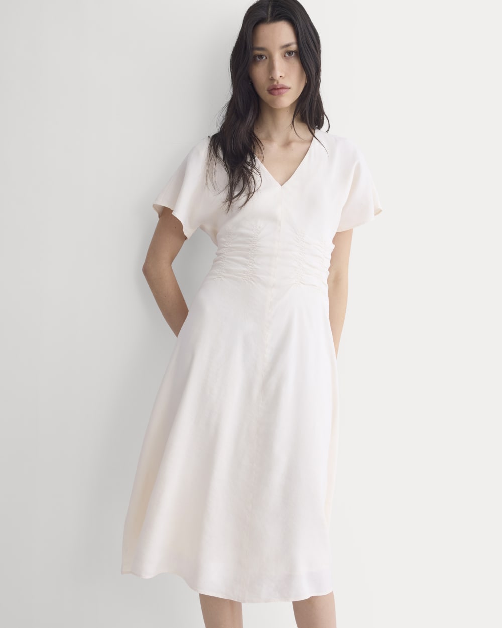 Cinched Dress in Stretch Linen in Bone — detail view