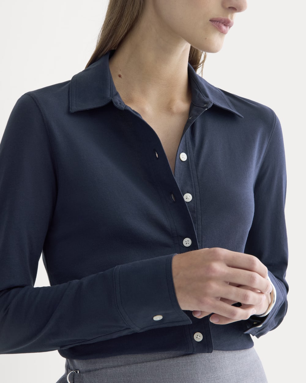 Button-Up Shirt in Essential Cotton in Navy — detail view